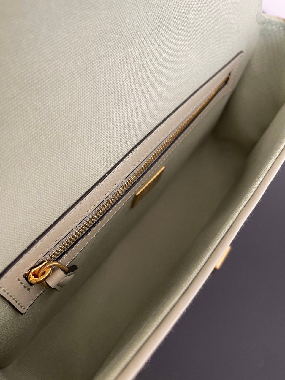 Fendi Baguette Leather Bag 26cm/ 10.2in view 11