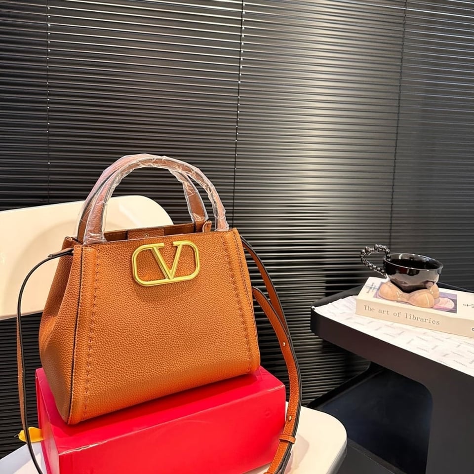 Valentino Garavani Alltime Handbag In Almond 26Cm 5W2B0Q18Imz Zg1 view 3
