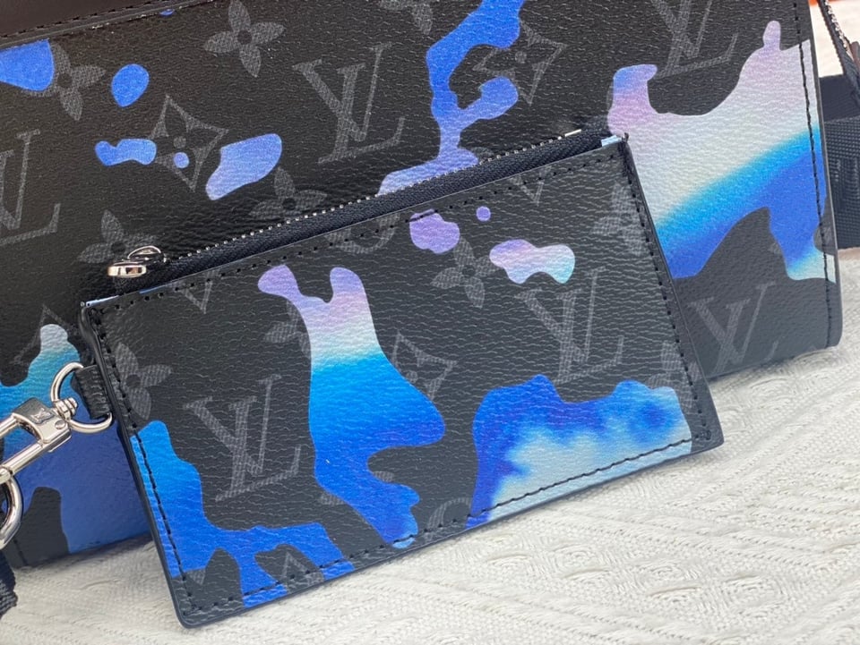 Louis Vuitton Gaston Wearable Wallet Sunrise Monogram Eclipse 22Cm M81753 view 4