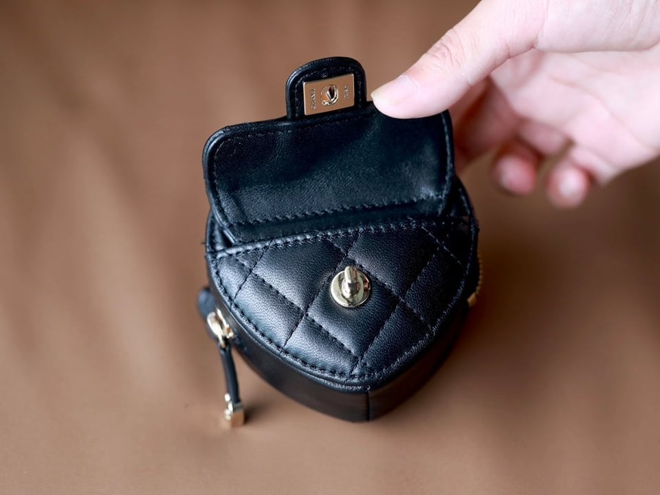 Chanel Heart Coin Purse 8.5 Black Calfskin view 3