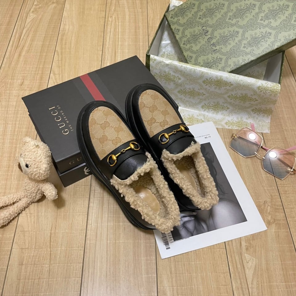 Gucci Fleece Collar Loafers Gg Beige And Black Leather view 3