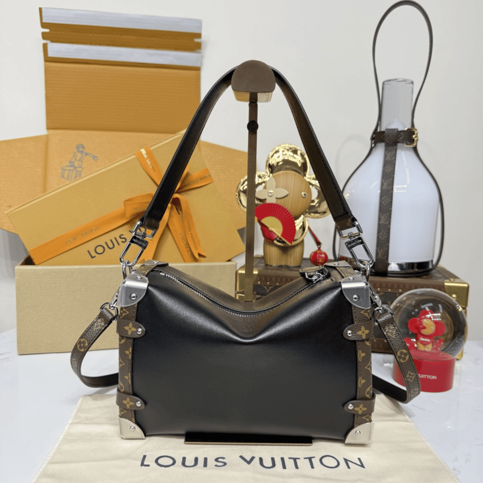 Louis Vuitton Side Trunk M15195 23.5cm/9.3in view 4