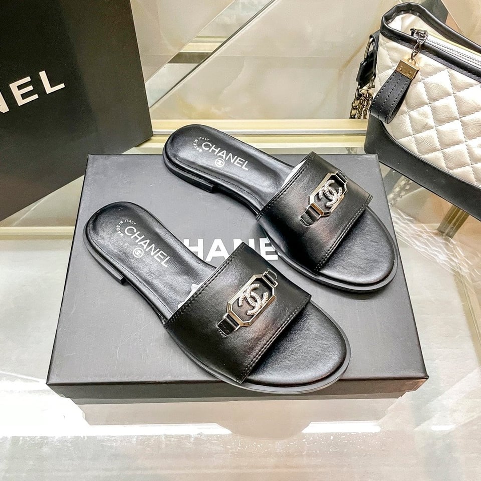 Chanel Slippers With Cc Silver Hardware Black G45172 B13906 Nq961 view 4