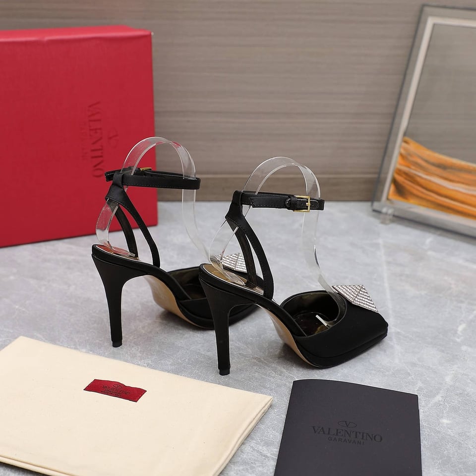 Valentino Garavani Roman Stud Block Pump Black view 7