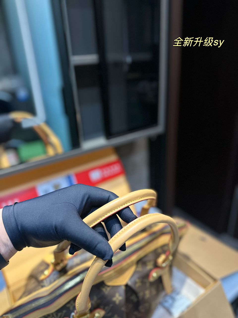 Louis Vuitton Monogram Tivoli Gm Bag 32Cm view 9
