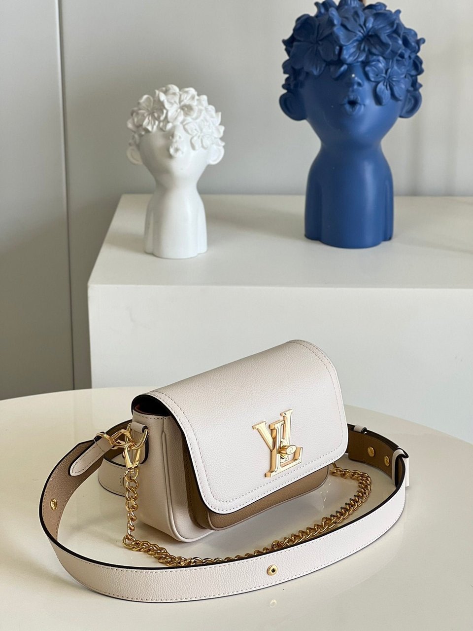 Louis Vuitton Lockme Tender 19Cm Quartz White Bag view 4
