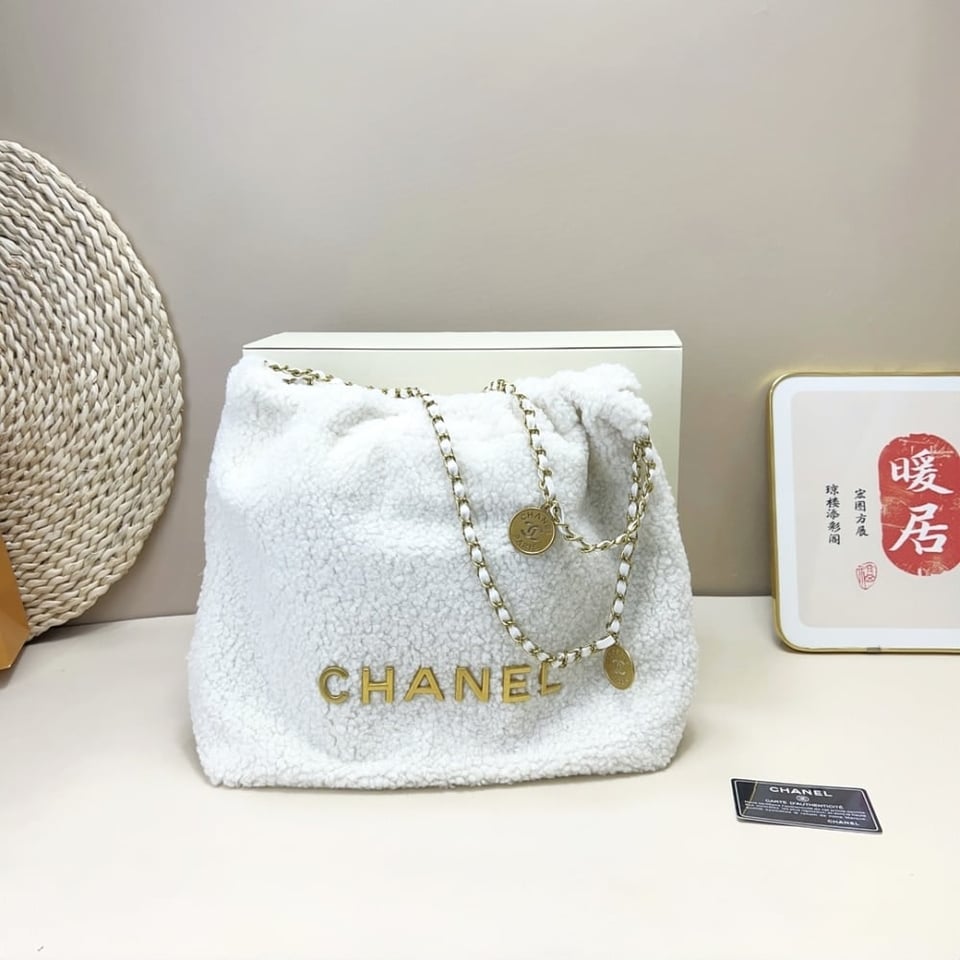 Chanel 22 Mini Handbag Shearling &amp;Amp; Gold Tone Metal White 20Cm/7.9in view 3