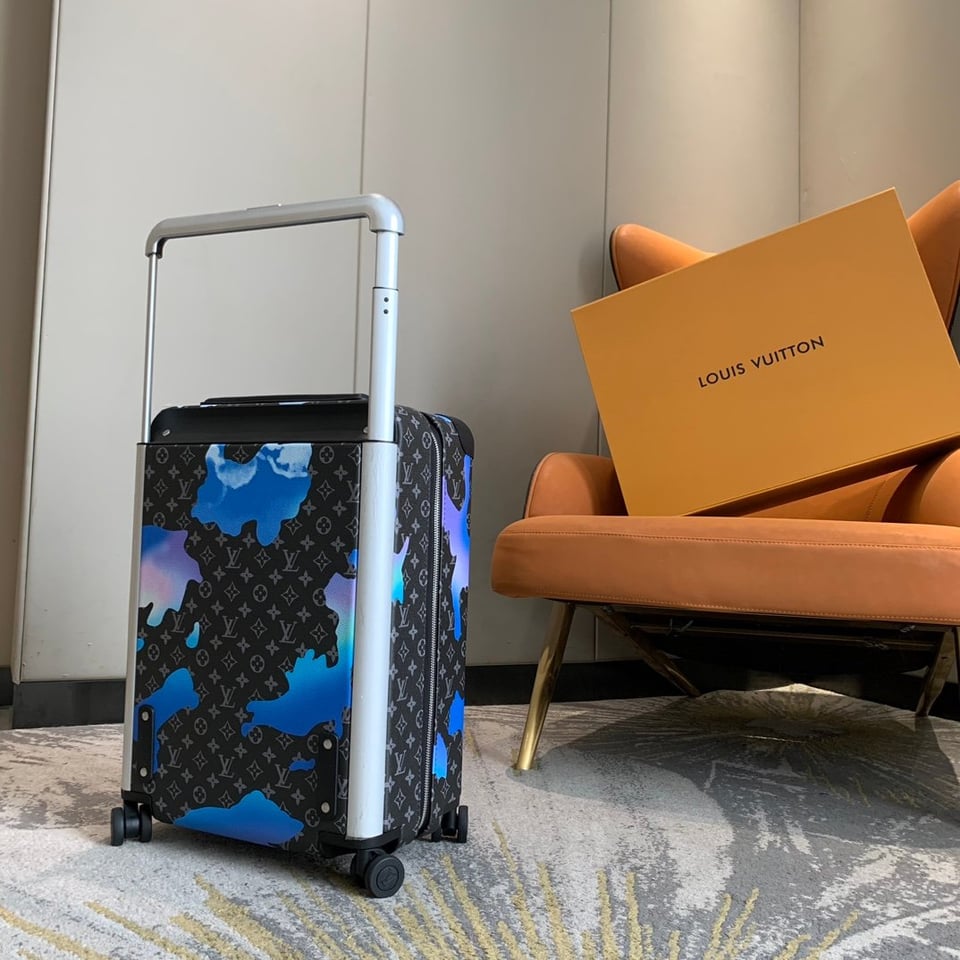 Louis Vuitton Horizon 55cm Monogram Eclipse Sunrise Room view 7