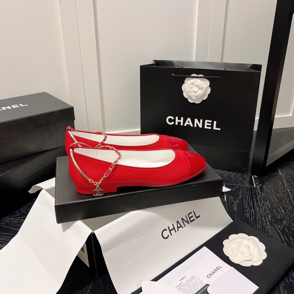 Chanel Interlocking Cc Logo Ballet Flats Red view 5