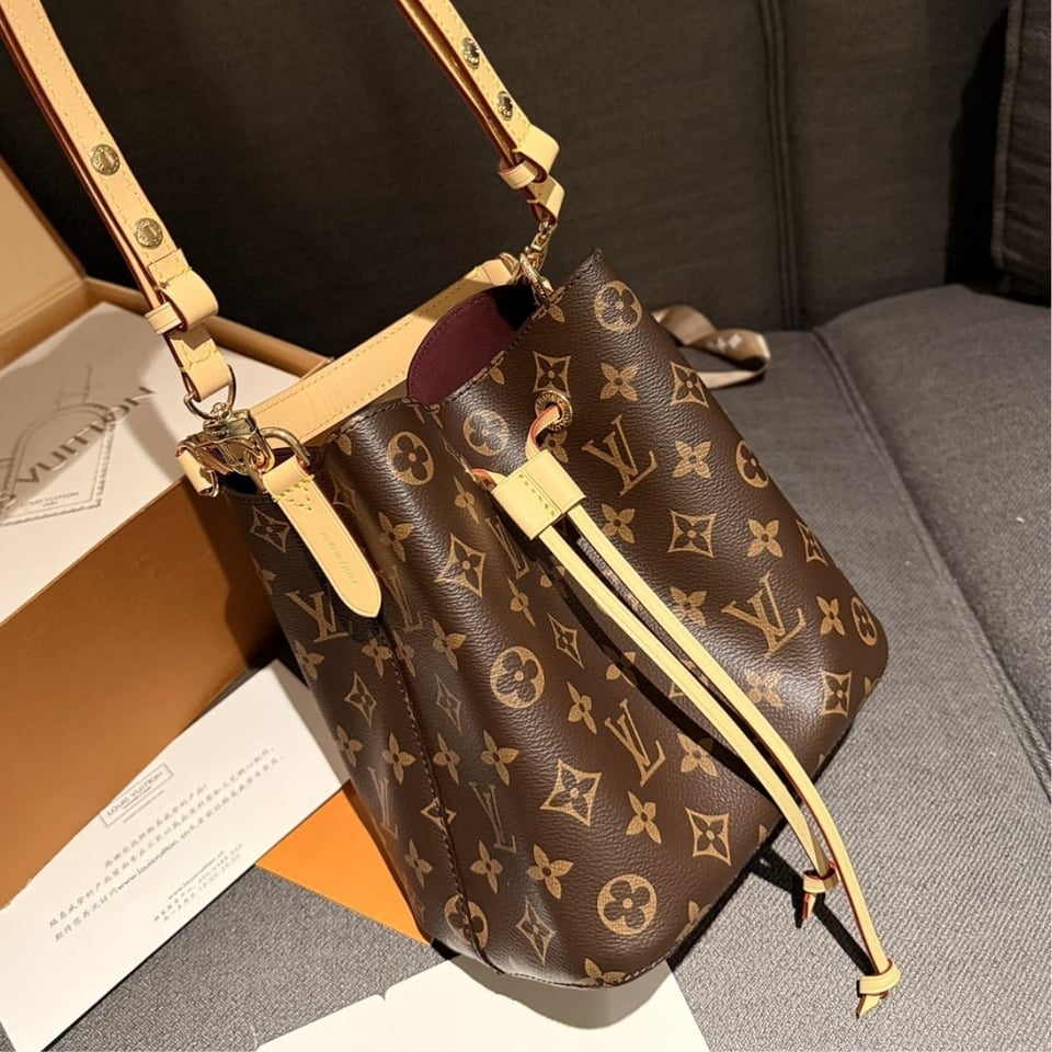 Louis Vuitton Neonoe Bb Bag Monogram Brown 20Cm M46581 view 3