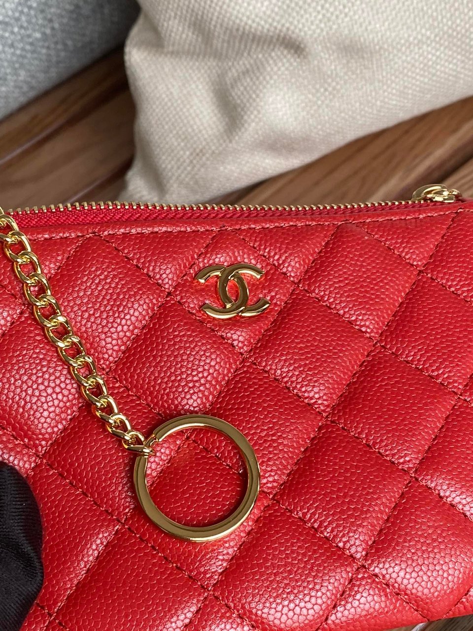 Chanel Zipped Wallet 14Cm Red Caviar Gold Hardware view 4
