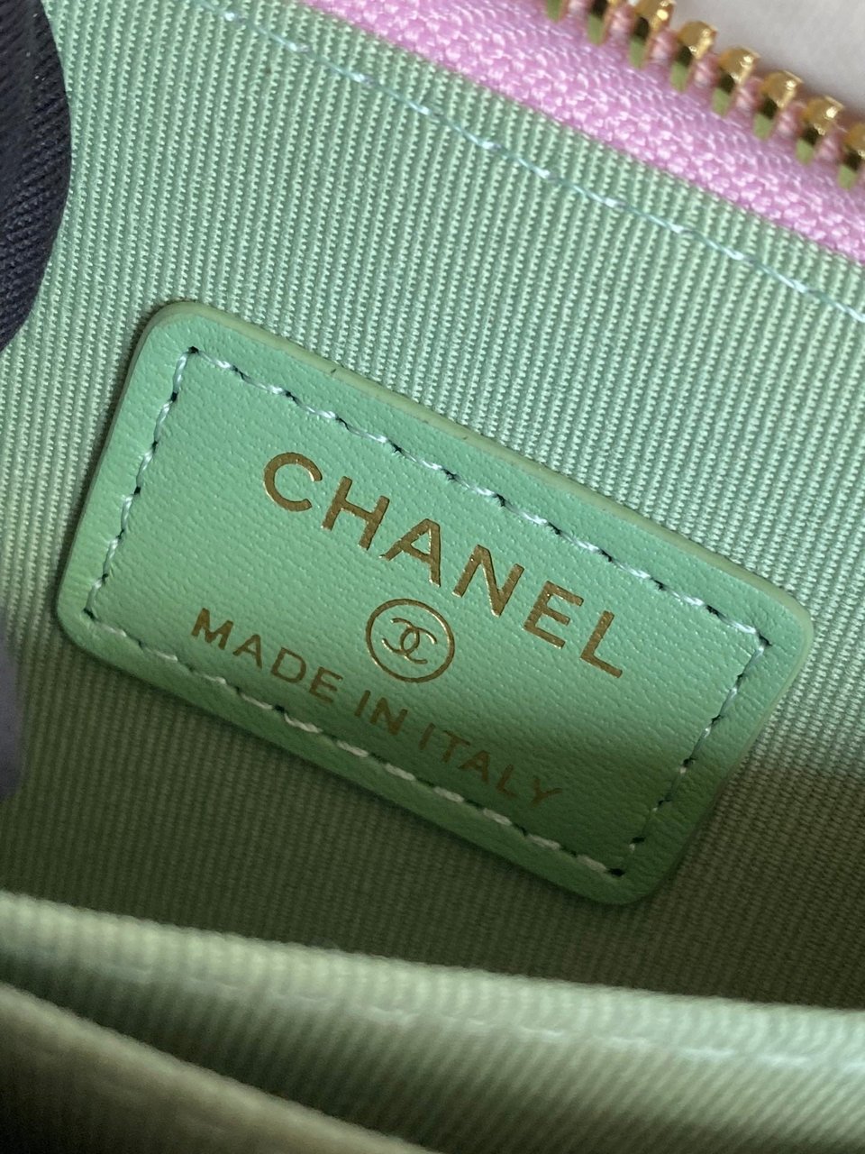 Chanel Zipped Wallet 11Cm Pink Caviar Gold Hardware view 9
