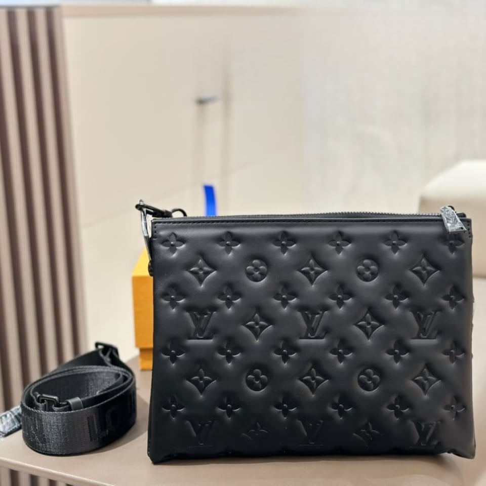 Louis Vuitton Coussin Pm Bag Black 27Cm M11370 view 4