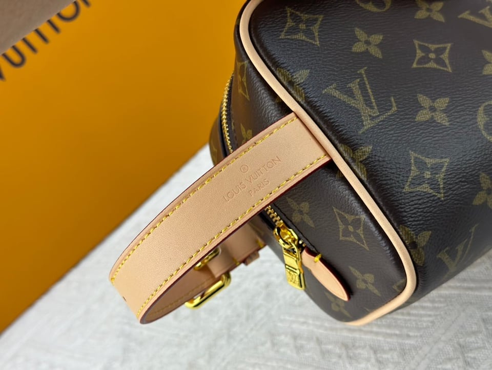 Louis Vuitton Trousse Toilette Locker Dopp Kit 23Cm M83112 view 7