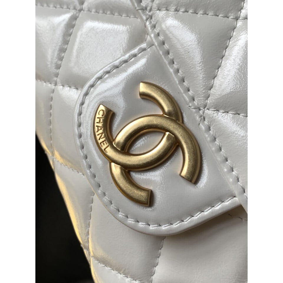 Chanel Hobo Bag in Shiny Crumpled Calfskin 22.5cm view 8