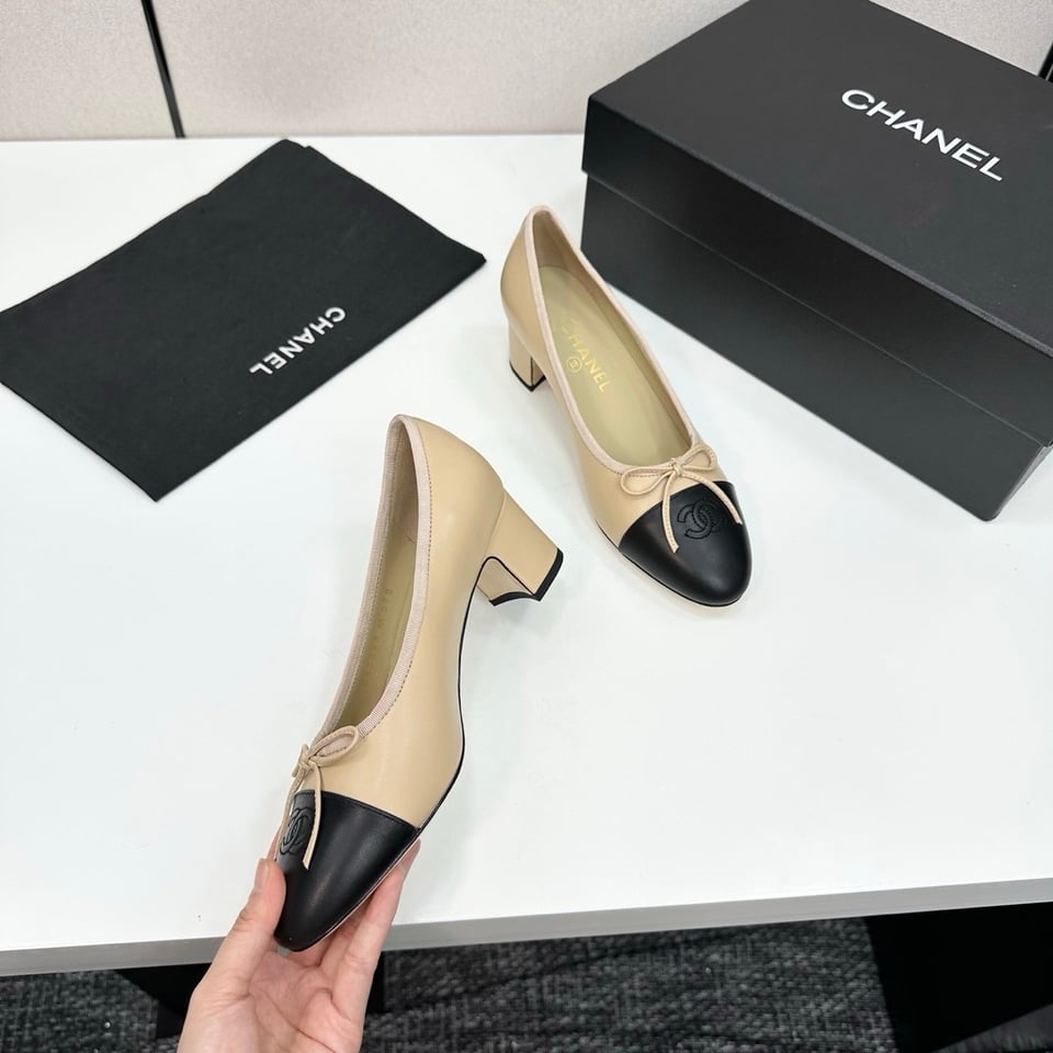 Chanel CC Cap Toe Mid Heel Pumps Beige/Black – Heel 4.5cm view 4