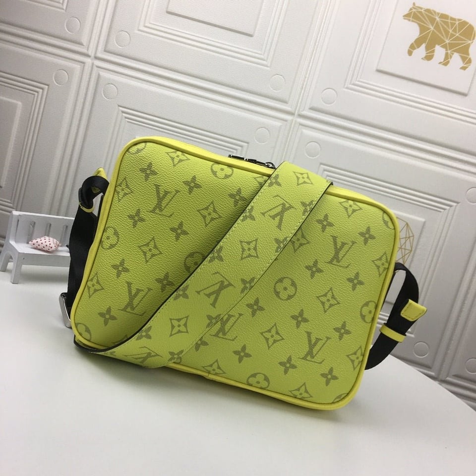 Louis Vuitton Outdoor Messenger Yellow 29Cm view 6