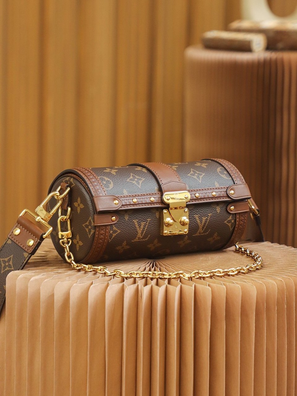 Louis Vuitton Papillon Trunk Monogram M57835 view 12