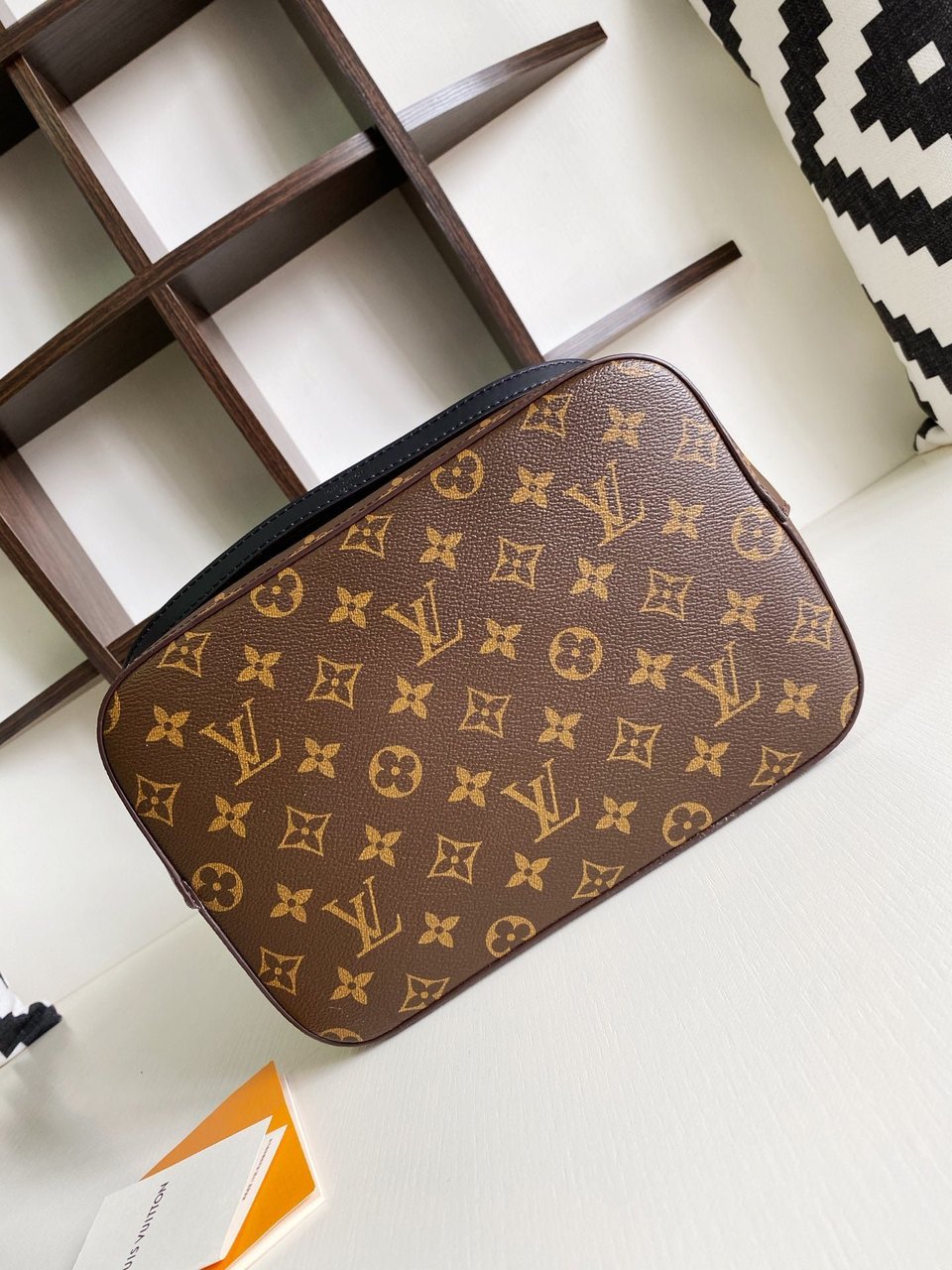 Louis Vuitton Neonoe Mm Black view 5