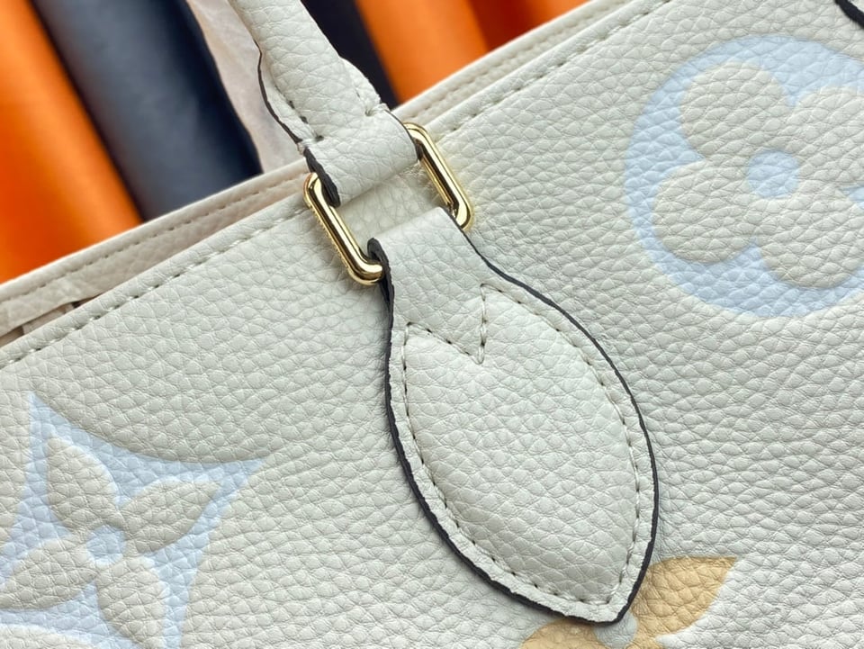 Louis Vuitton On The Go Mm Monogram Empreinte Leather White 34Cm M45717 view 8