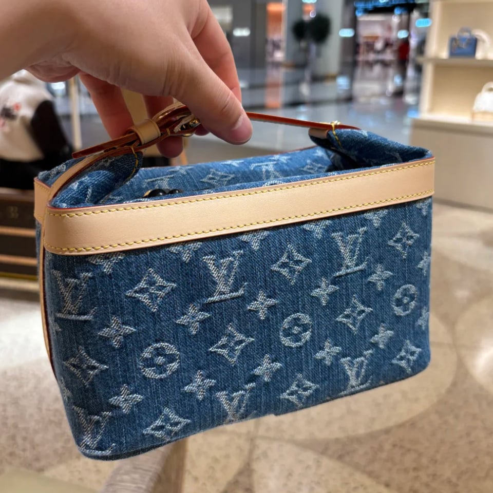 Louis Vuitton Cruiser Toiletry Bag 22cm M27945 view 11