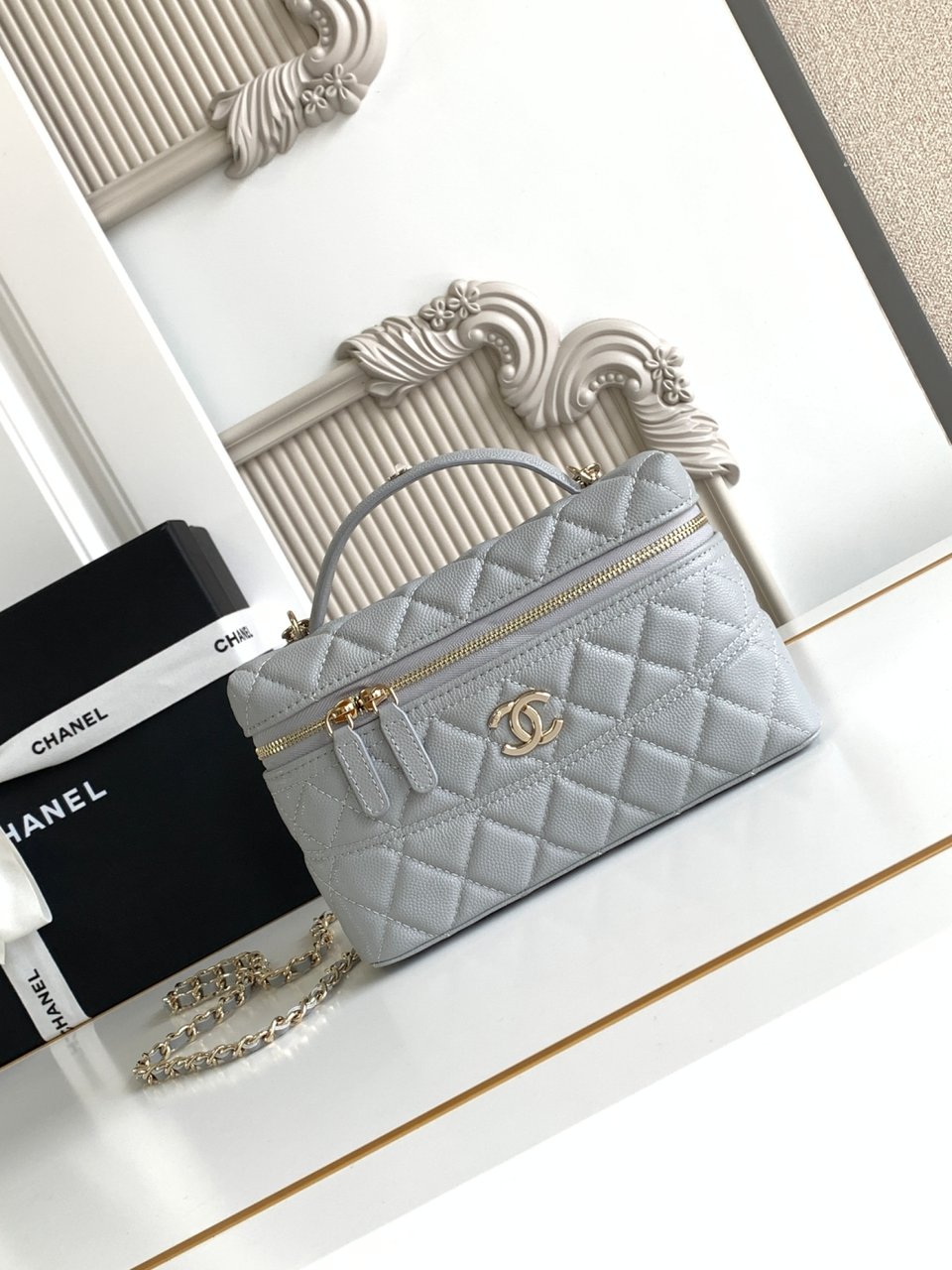Chanel 25C Vanity Case Light Blue 20cm view 3