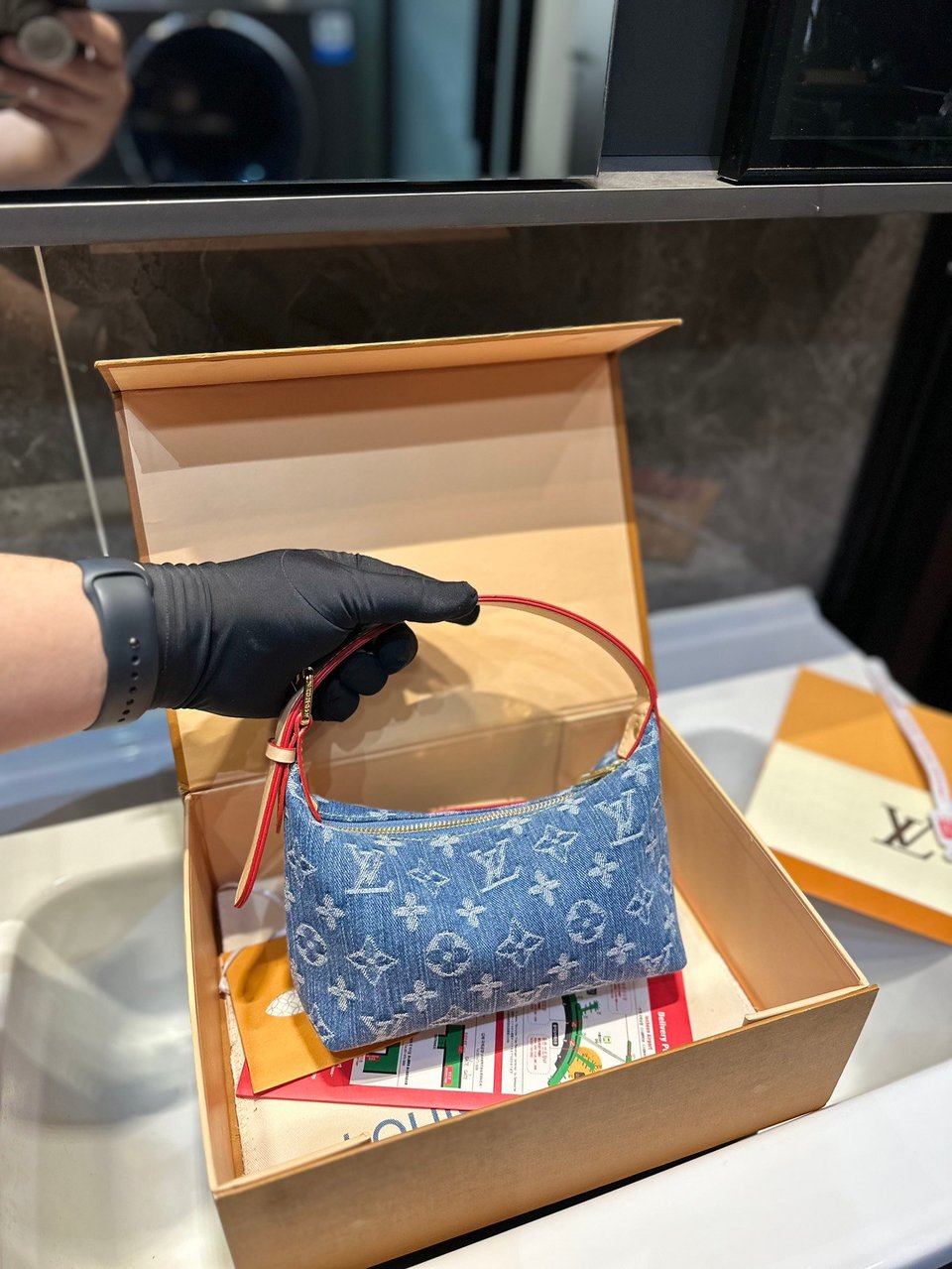 Louis Vuitton Hills Pochette Denim Blue 24Cm M82949 view 9
