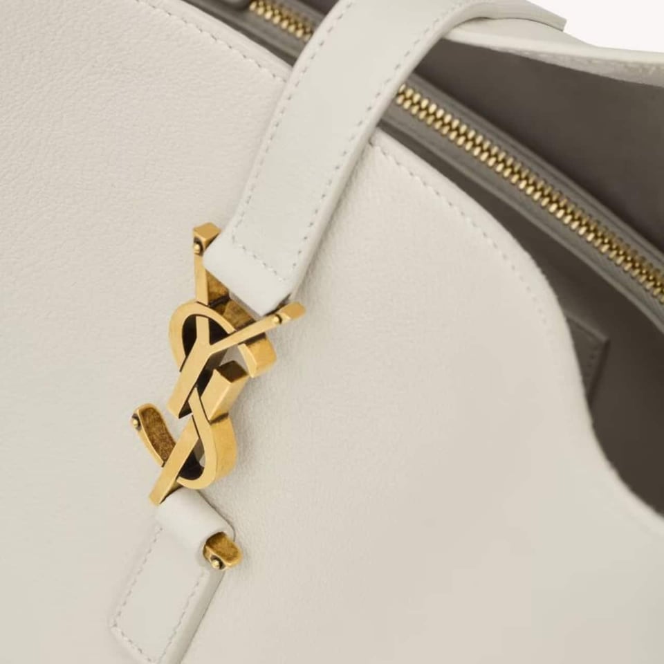 Saint Laurent Le 5 A 7 Supple Large In Grained Leather White 31Cm view 3