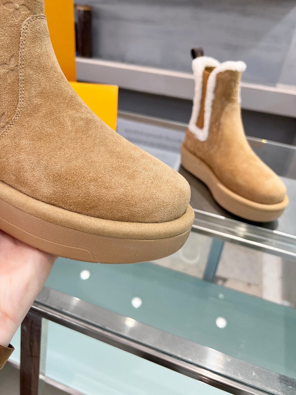 Louis Vuitton Aspen Chelsea Ankle Boot Beige 1Adc7R view 8