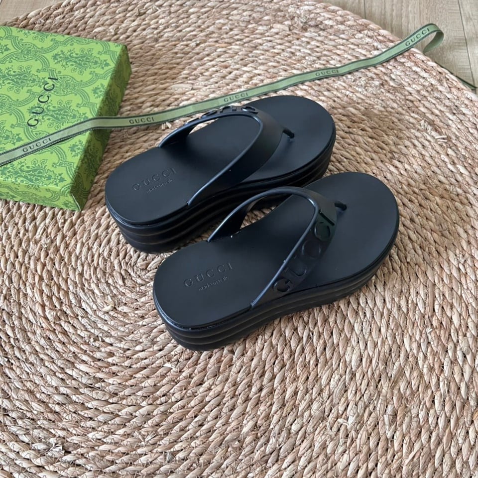 Gucci Tarifa Rubber Platform Flip Flops Black view 4