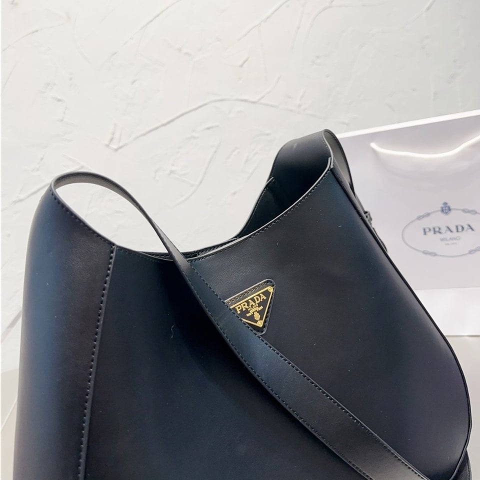 Prada Preto Large Leather Shoulder Bag With Top Stitching Black 37C view 4