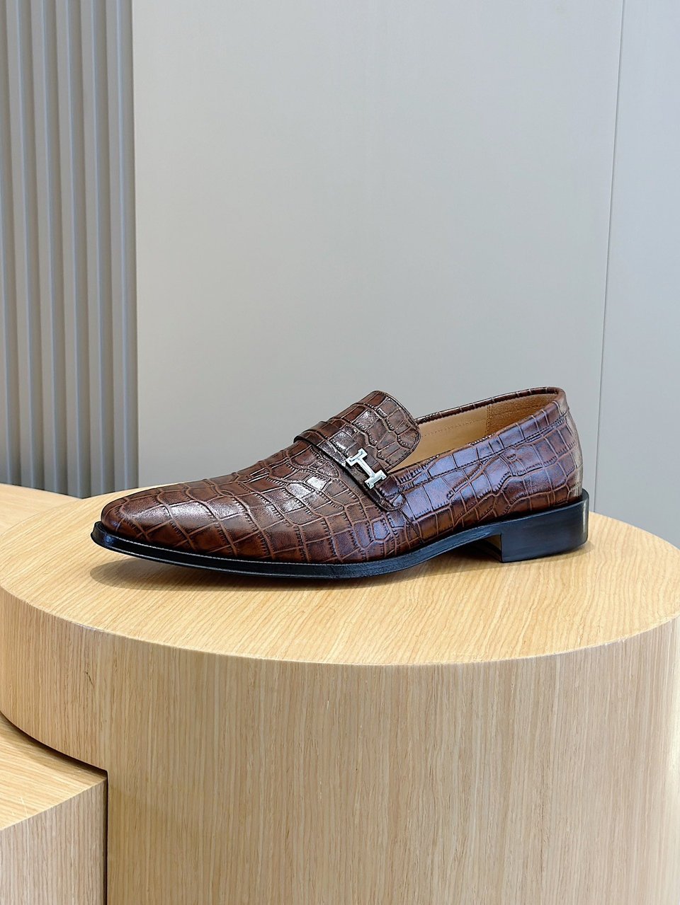 Hermès Crocodile Leather Loafers Brown Signature H Buckle- Shoes for Men view 4