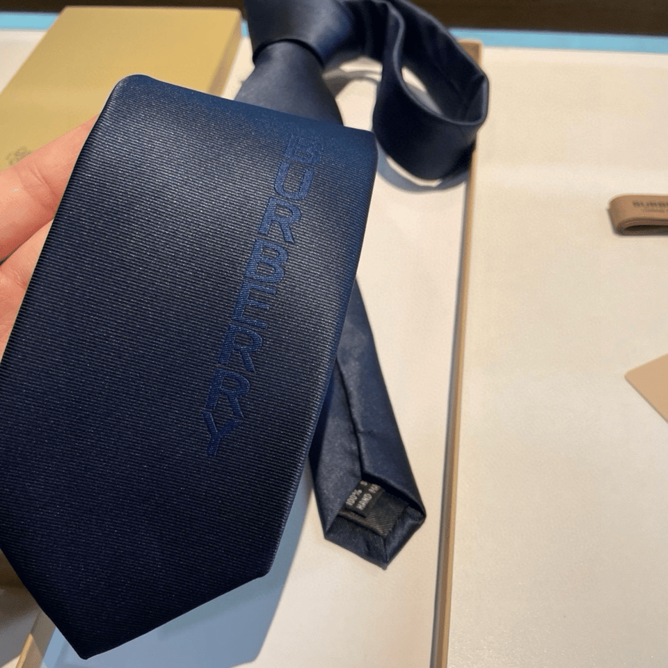 Burberry Navy Embossed Silk Tie For Men view 4
