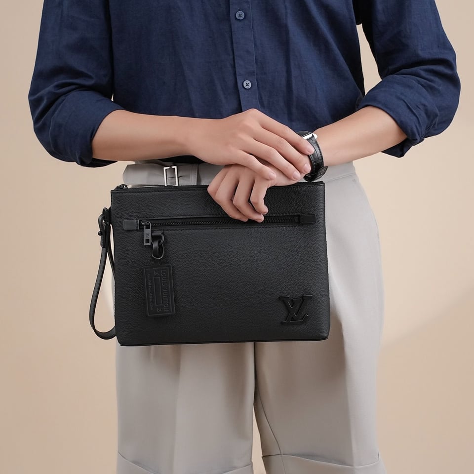 Louis Vuitton Takeoff Pouch Black 30Cm M69837 view 3