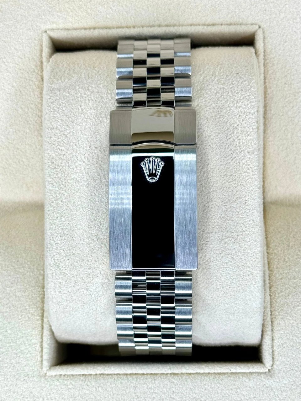 Rolex Sky-Dweller 41 mm Bright blue Dial 336934 Jubilee view 4