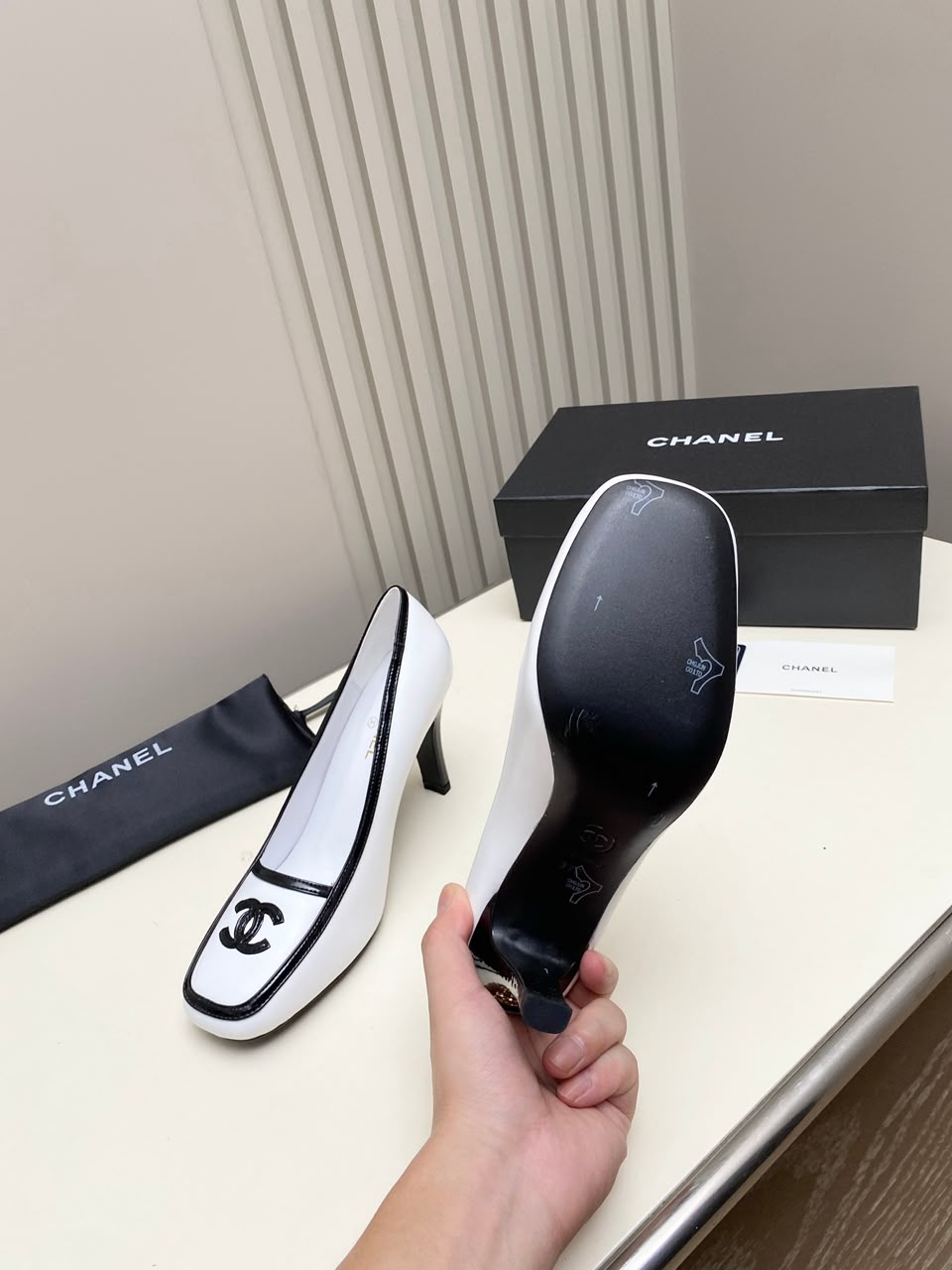 Chanel Siyah Beyaz Deri Kadın Babet White view 8