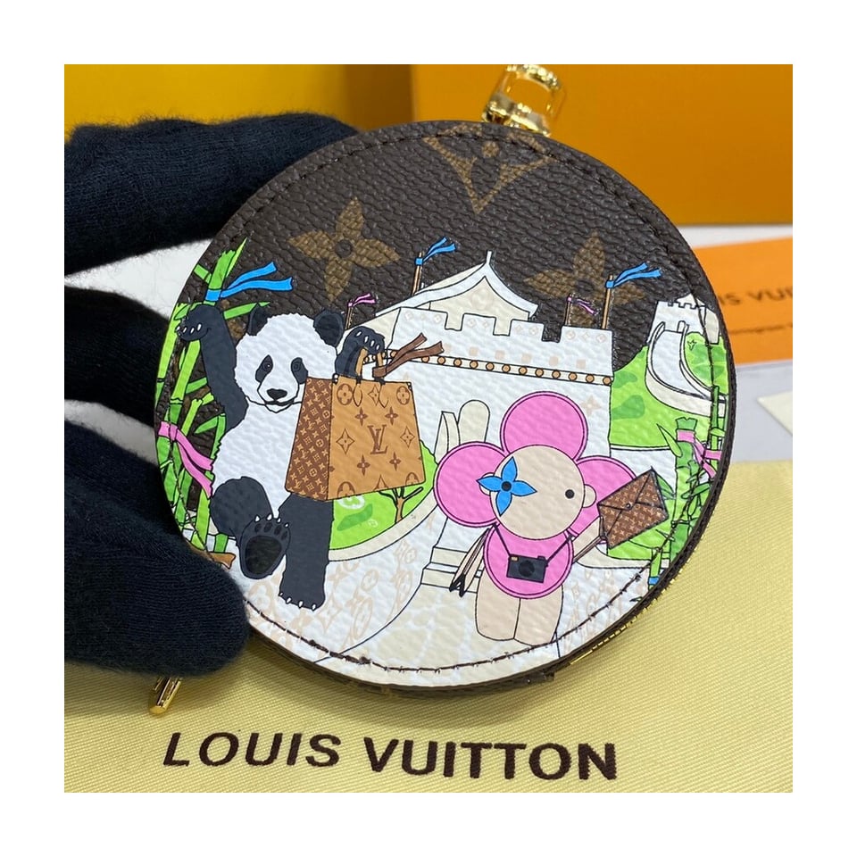 Louis Vuitton Monogram Round Coin Purse view 4