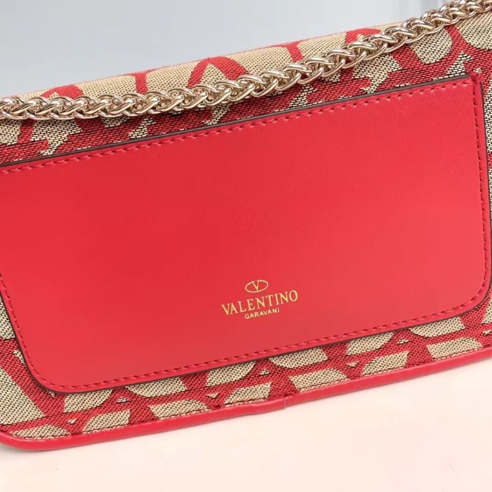 Valentino Garavani Locò Toile Iconographe Shoulder Bag Red 20Cm view 10