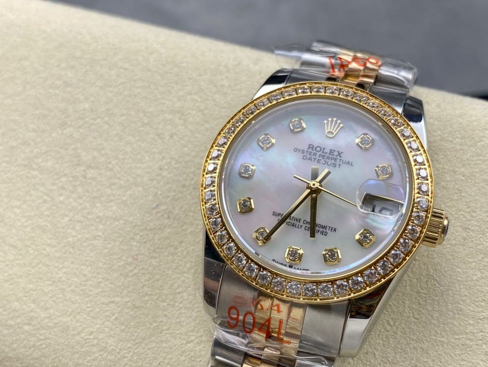 Rolex Datejust 31mm White Dial view 4
