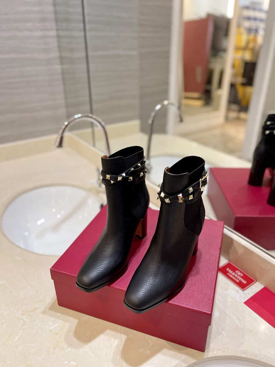 Valentino Garavani Rockstud Grainy Calfskin Ankle Boot Black 3W2S0P62Vce 0No view 9