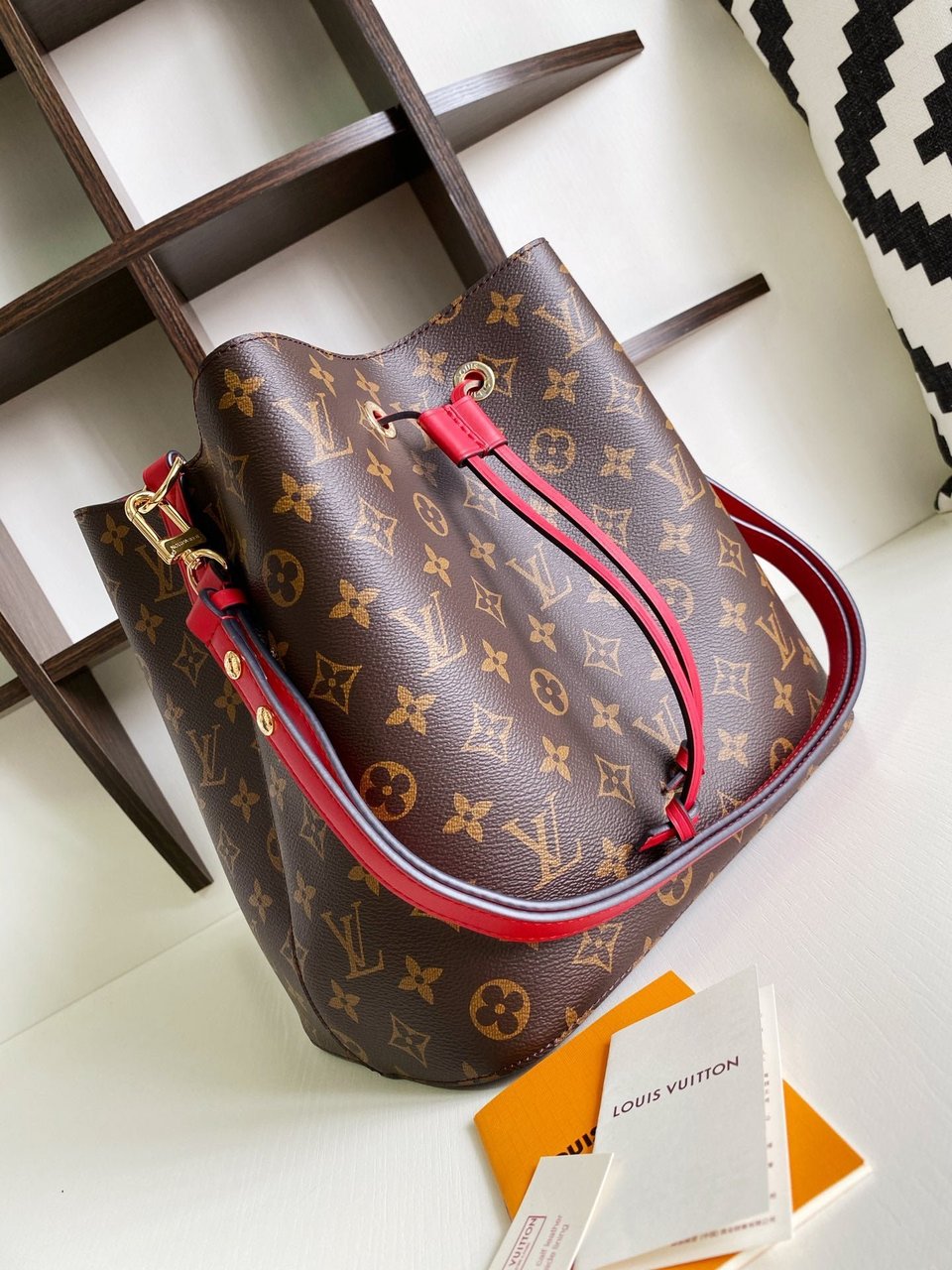Louis Vuitton Neonoe Red view 3