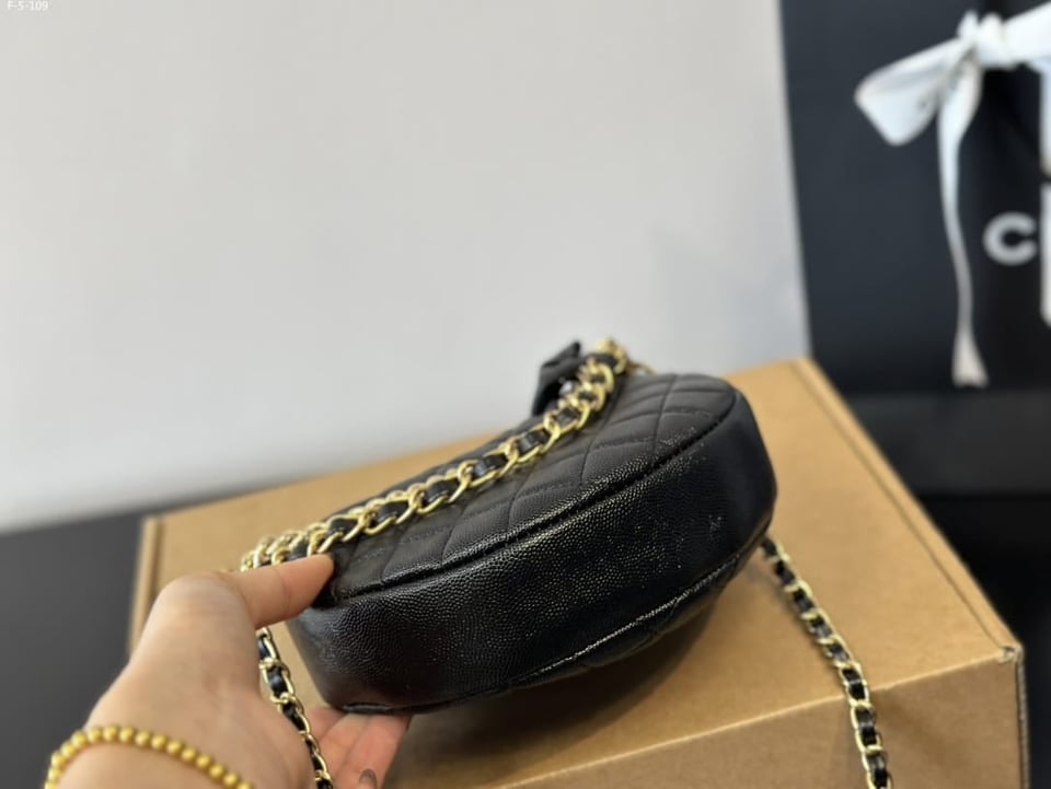 Chanel Pouch Grained Shiny Calfskin Black 17Cm/6.7in Ap3943 B16288 94305 view 6
