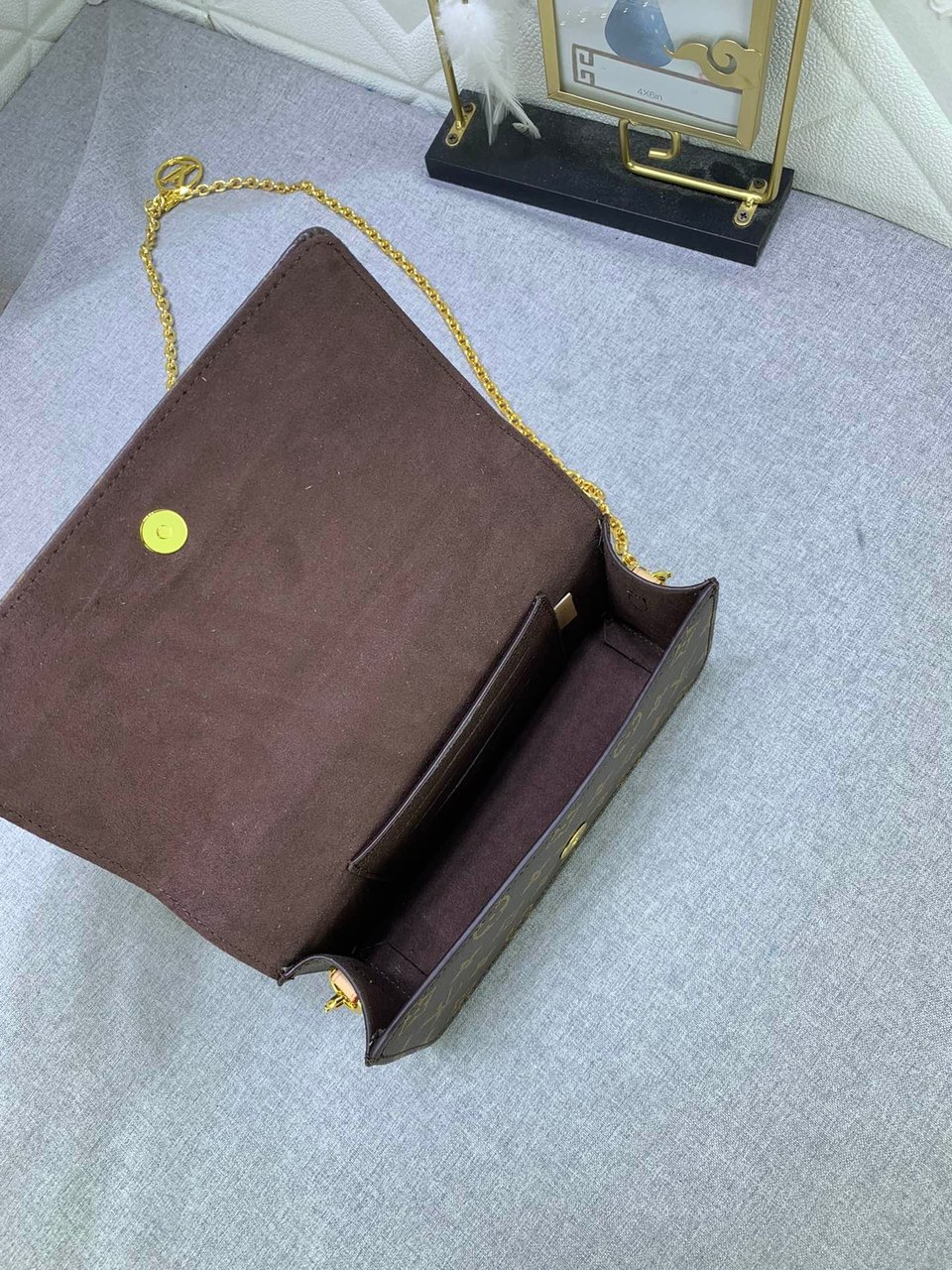 Louis Vuitton Wallet On Chain Lily Monogram 20Cm M82509 view 3