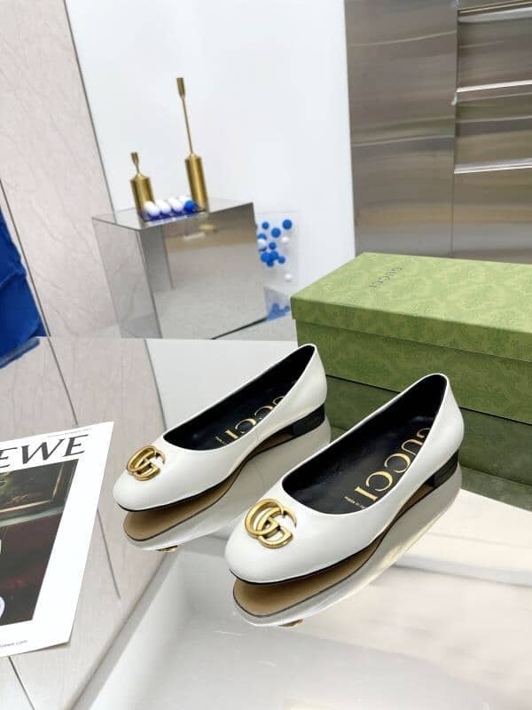 Gucci Women’S Ballet Flat With Gc Logo White view 3