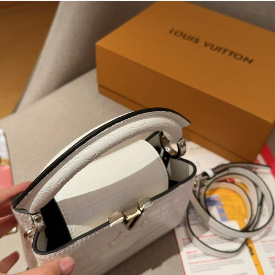 Louis Vuitton Capucines Mini White 21Cm N93701 view 7