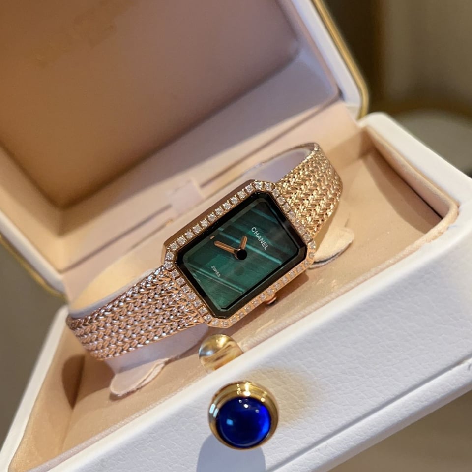 Chanel Première Diamond Mesh Watch Green Dial view 2