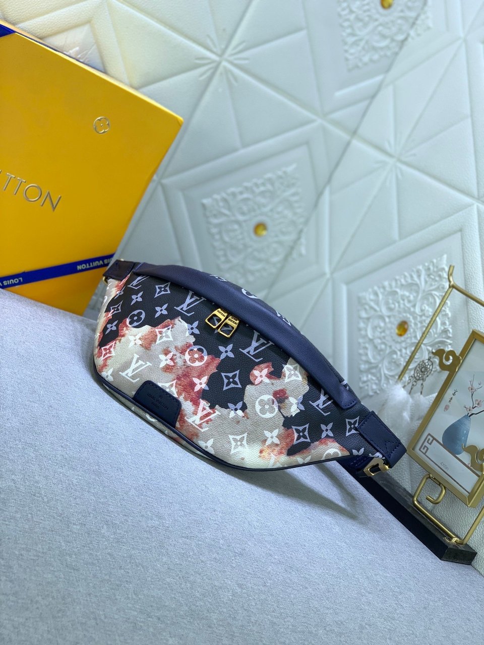 Louis Vuitton Discovery Bumbag Pm Ink Blue 44Cm M23905 view 10