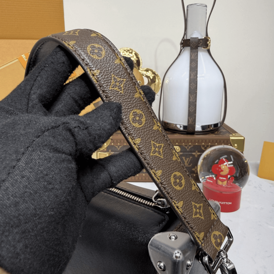 Louis Vuitton Side Trunk M15195 23.5cm/9.3in view 7