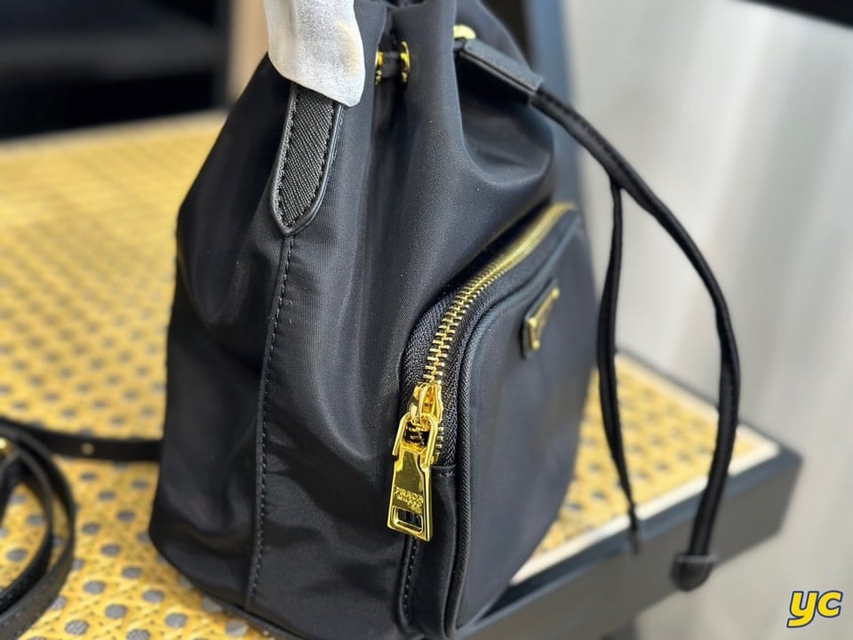 Prada Duet Re-Nylon Bucket Shoulder Bag Black 18Cm view 4