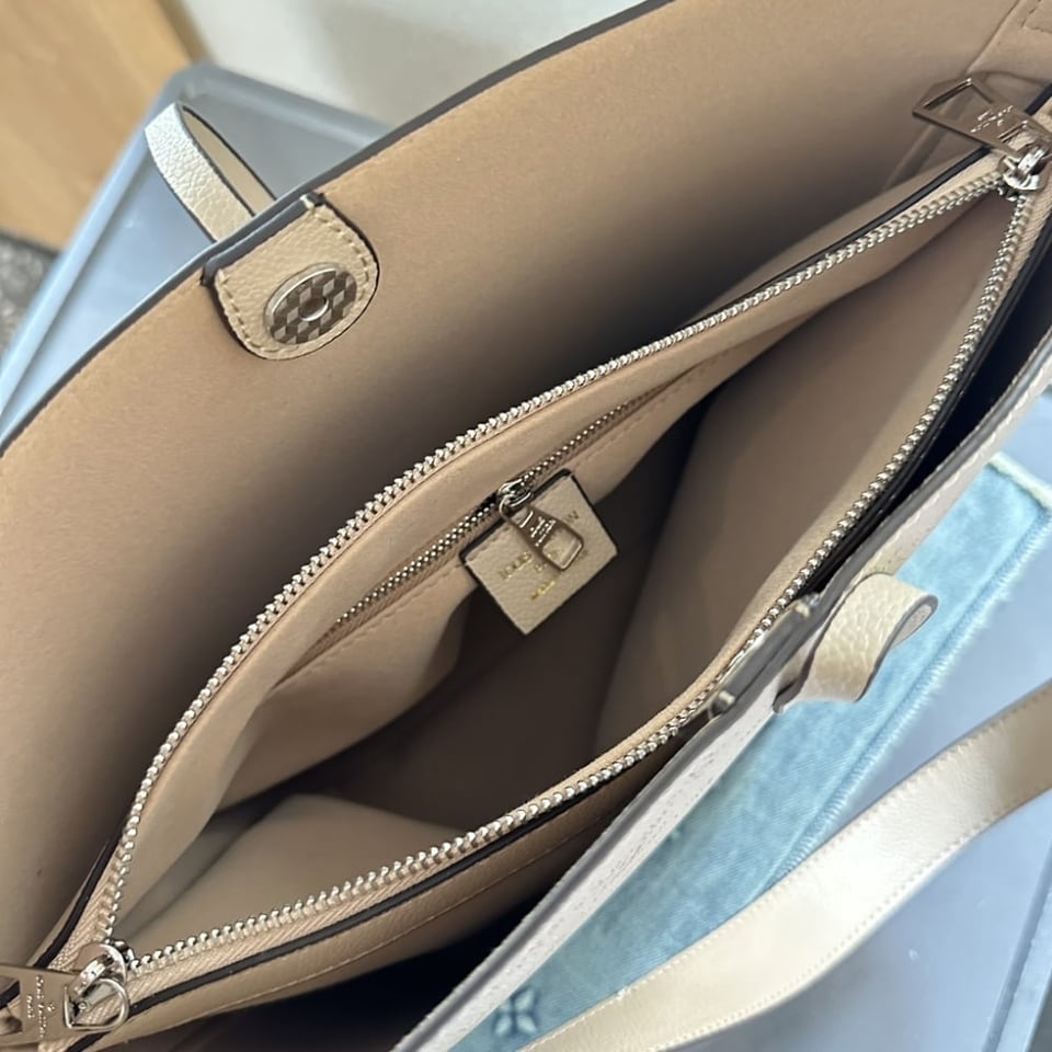 Louis Vuitton Flore Perforated Mahina Beige 22Cm view 12